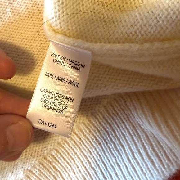 NWT Simons Cream V-Neck Sweater - Picture 7 of 9